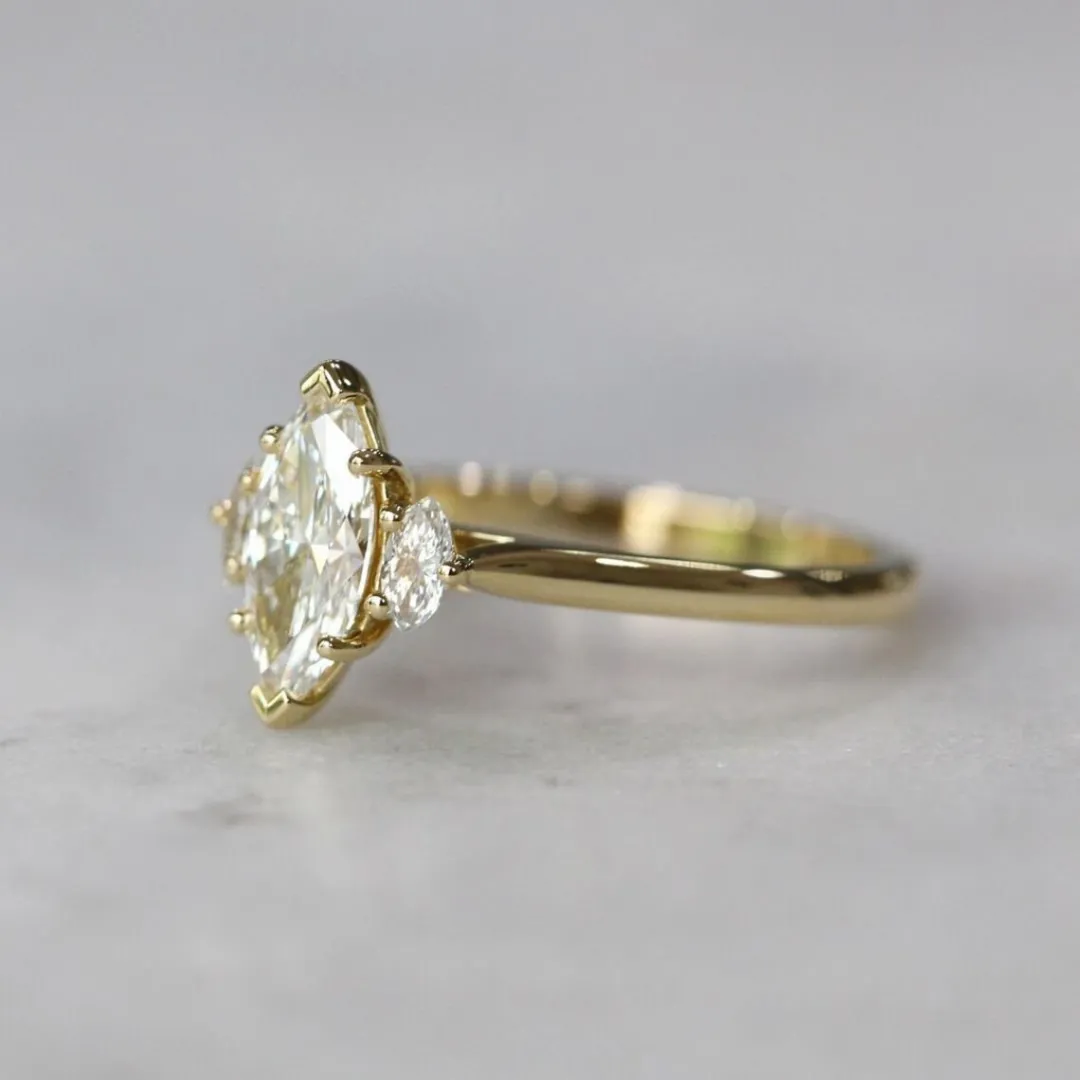 /public/photos/live/3 Stone Marquise Moissanite Woman Wedding Ring 688 (2).webp